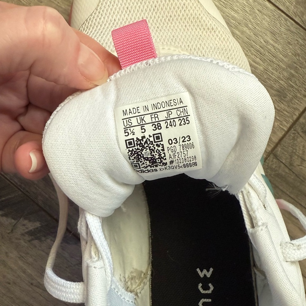 Adidas Women's White and Pink Athletic Shoes Sneaker size 7US(38) - Picture 7 of 7
